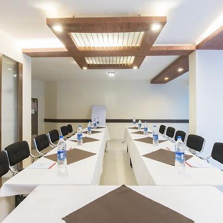 Hotel The Westend Amhedabad Dış mekan fotoğraf