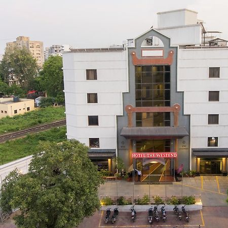 Hotel The Westend Amhedabad Dış mekan fotoğraf