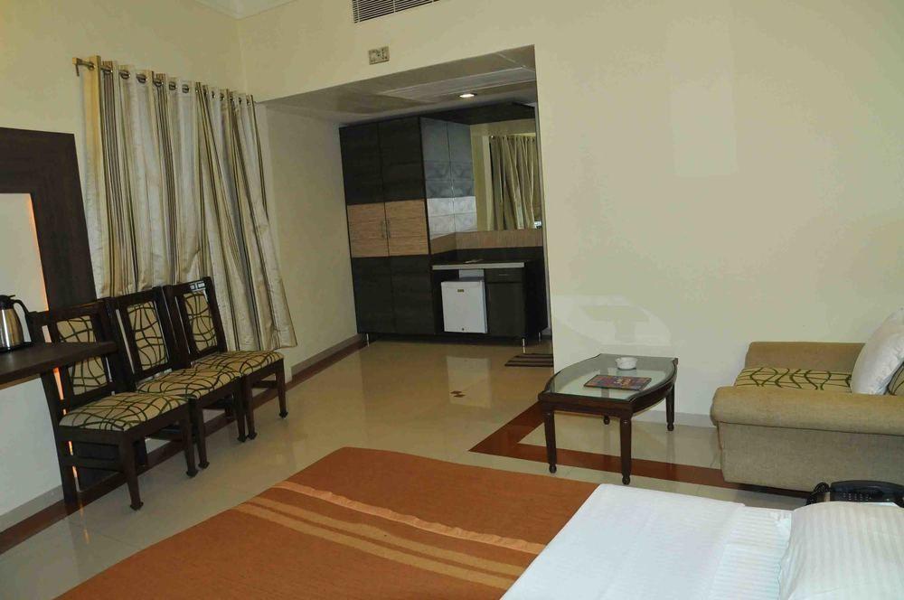 Hotel The Westend Amhedabad Dış mekan fotoğraf