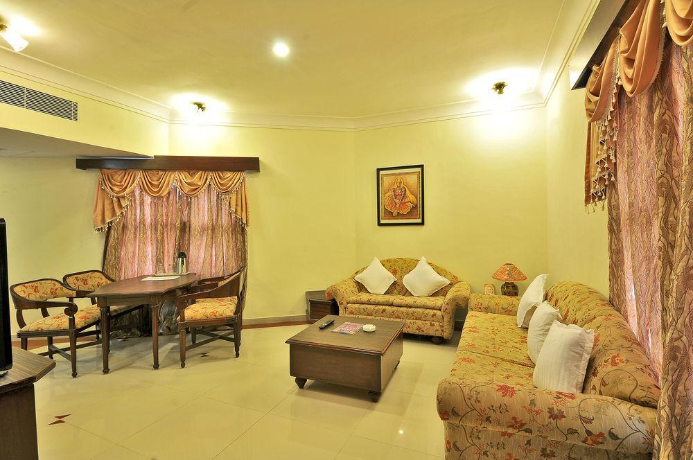 Hotel The Westend Amhedabad Dış mekan fotoğraf