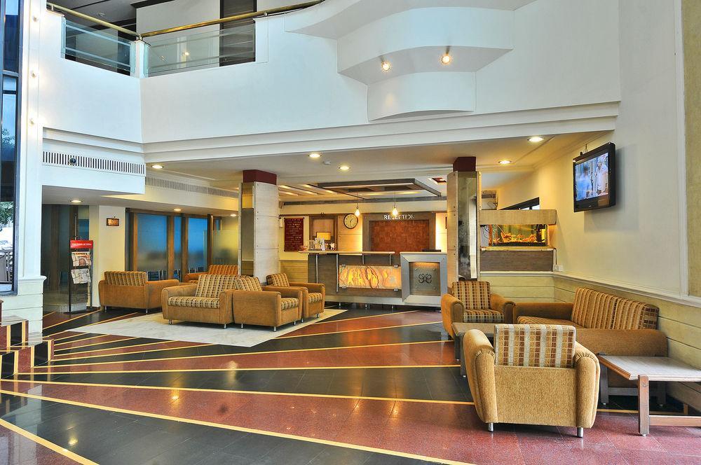 Hotel The Westend Amhedabad Dış mekan fotoğraf