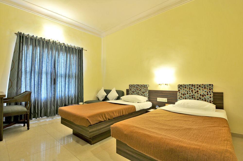 Hotel The Westend Amhedabad Dış mekan fotoğraf
