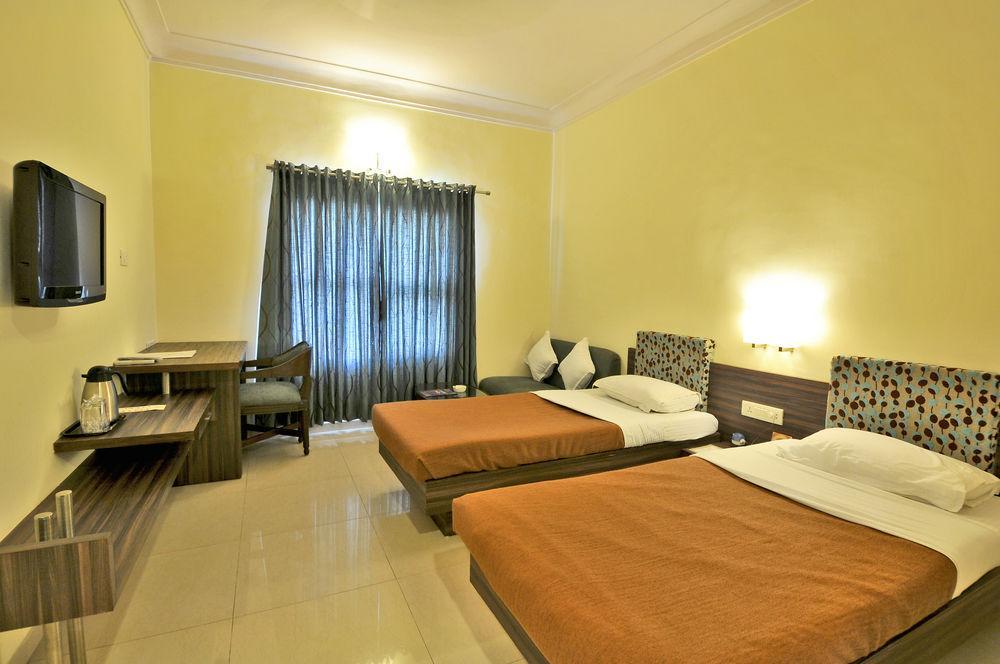 Hotel The Westend Amhedabad Dış mekan fotoğraf