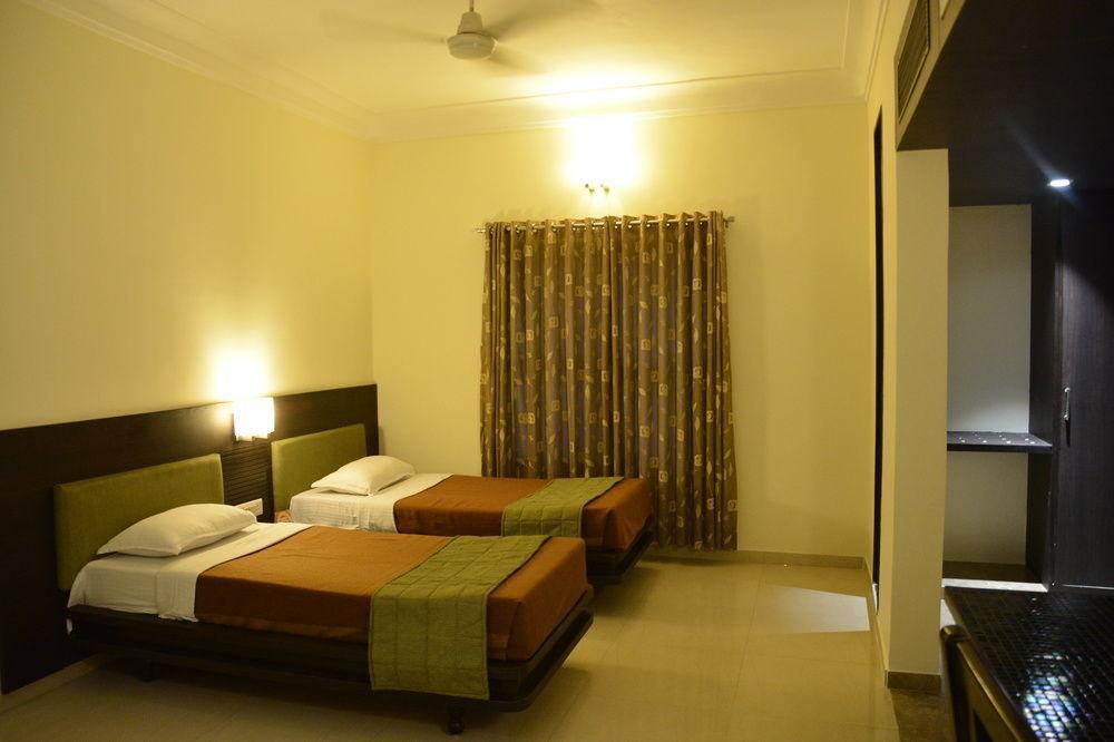 Hotel The Westend Amhedabad Dış mekan fotoğraf