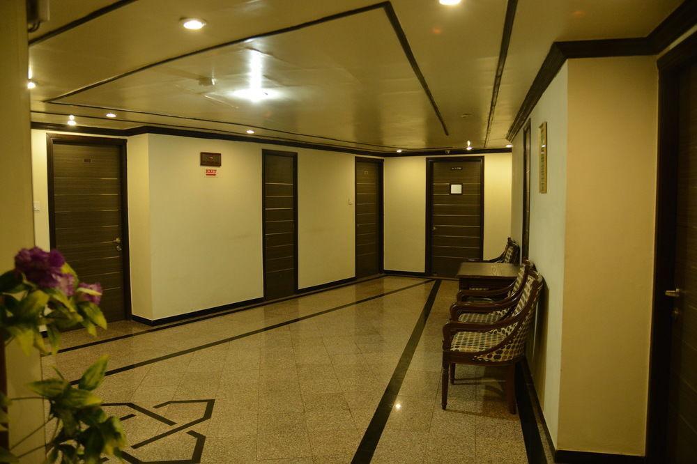Hotel The Westend Amhedabad Dış mekan fotoğraf