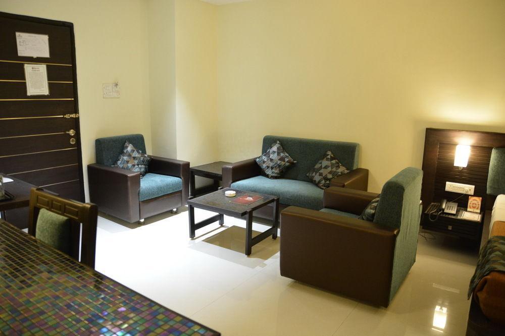 Hotel The Westend Amhedabad Dış mekan fotoğraf