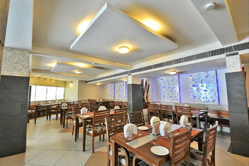 Hotel The Westend Amhedabad Dış mekan fotoğraf
