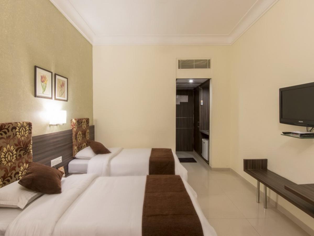 Hotel The Westend Amhedabad Dış mekan fotoğraf