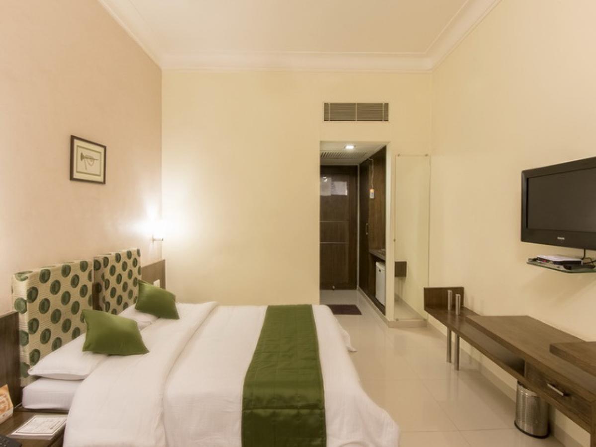 Hotel The Westend Amhedabad Dış mekan fotoğraf