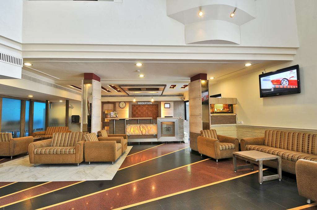 Hotel The Westend Amhedabad Dış mekan fotoğraf
