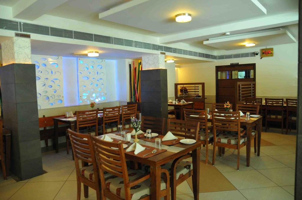 Hotel The Westend Amhedabad Dış mekan fotoğraf